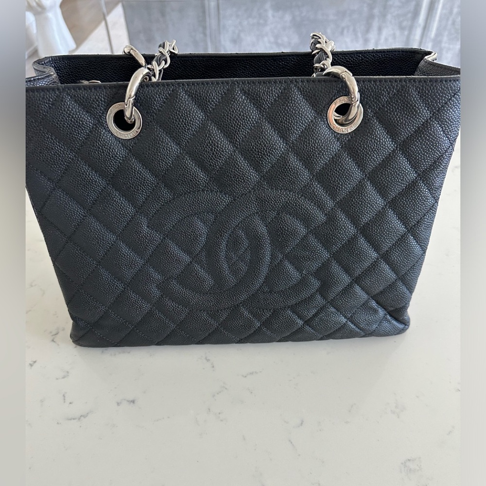 Authentic Chanel Grand caviar Shopper